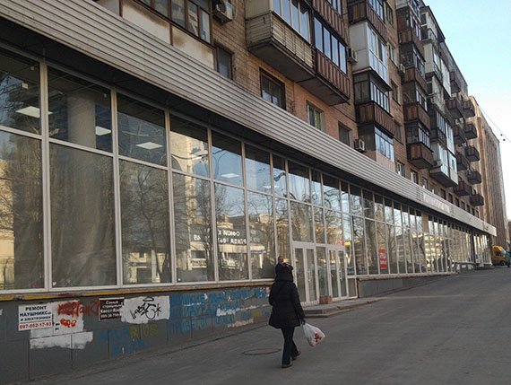Остекление витрин магазинов в Запорожье фото