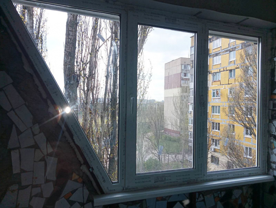 Нестандартные окна Rehau, треугольные пластиковые окна, работы Открытые окна