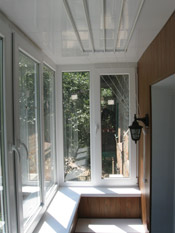 Балкон под ключ - остекление, внутренняя обшивка, оборудование потолка и освещения, монтаж потолочной сушилки