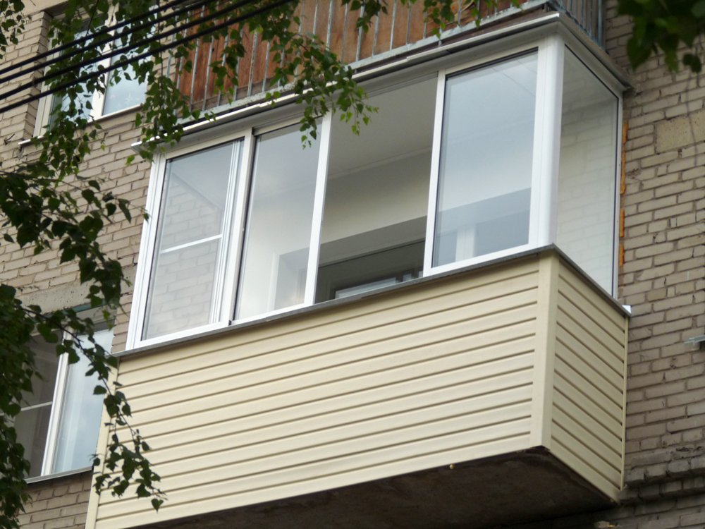 Обшивка балконов снаружи в Днепре сайдингом