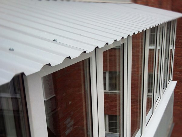 Остекление балконов с крышей в Днепре - профнастил