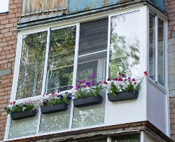 Французское остекление балкона с закрытым низом Днепропетровск