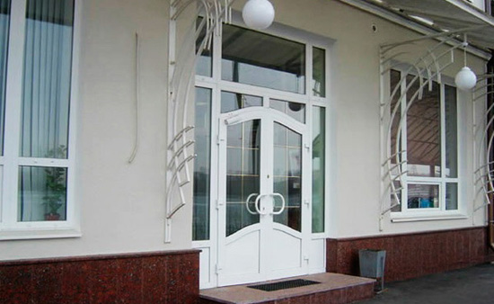 Стеклянные входные двери для магазина в Днепропетровске