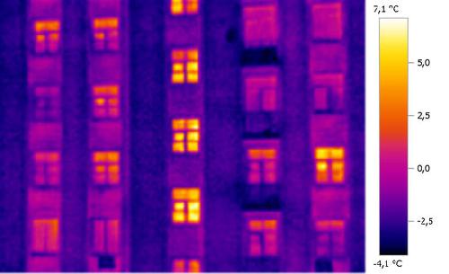 Снимок, сделанный тепловизором - стандартный кирпичный дом "Сталинка". Тепловизионное обследование окон в Днепропетровске