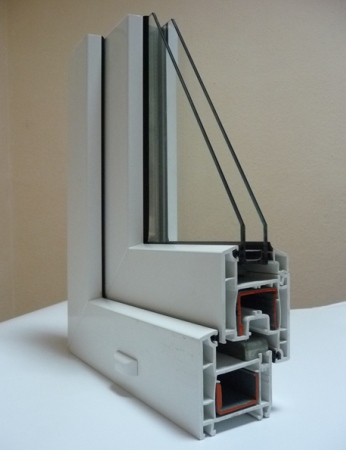 Трехкамерный профиль с 1-камерным стеклопакетом. Окна для кухни или выхода на застекленный балкон. Остекление балконов и лоджий